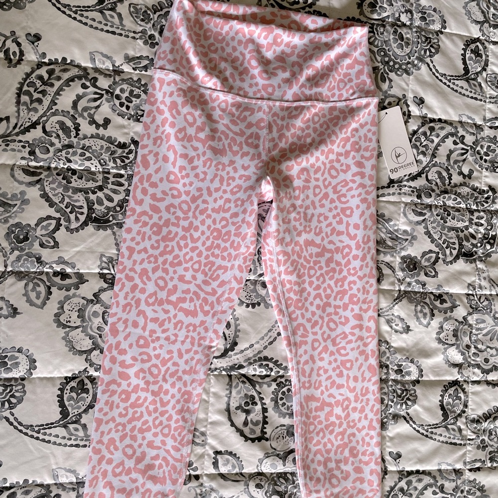 Rare Peach leopard Elastic Free High Waist Ankle Leggings
90 DEGREE BY REFLEX
